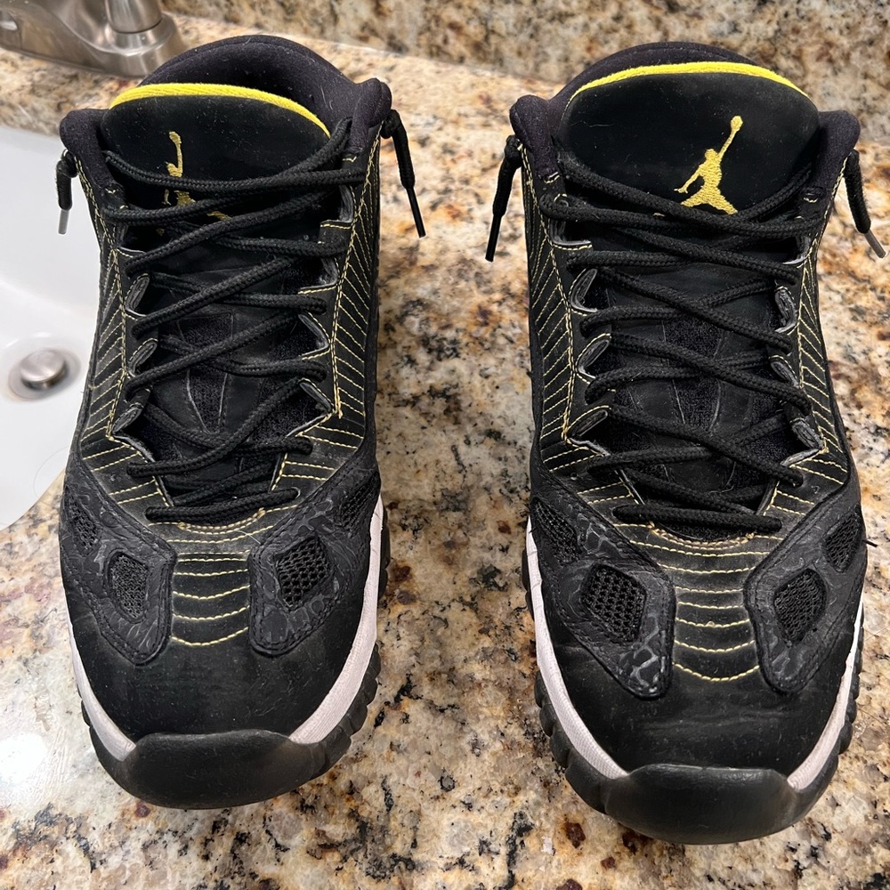 Air Jordan 11 Low IE Black Zest white size 13